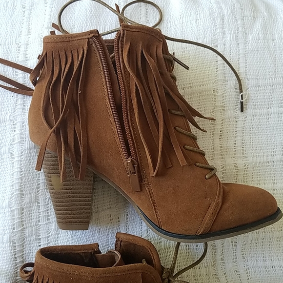 Tassle Boots - Picture 7 of 7